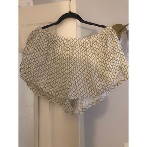 Patterned white shorts